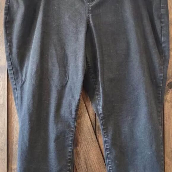 Ava & Viv Denim - 3X Jeans Capri 26W AVA & VIV Black 26” Inseam Elastic Waist Pull On C5256